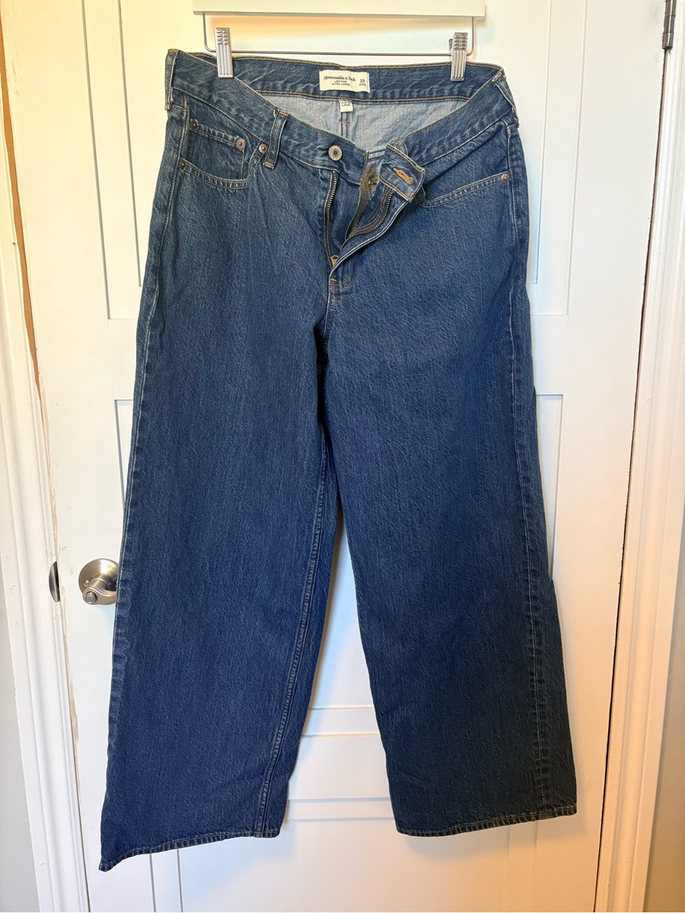 Abercrombie & Fitch Women's Low Rise Ultra Loose Jeans